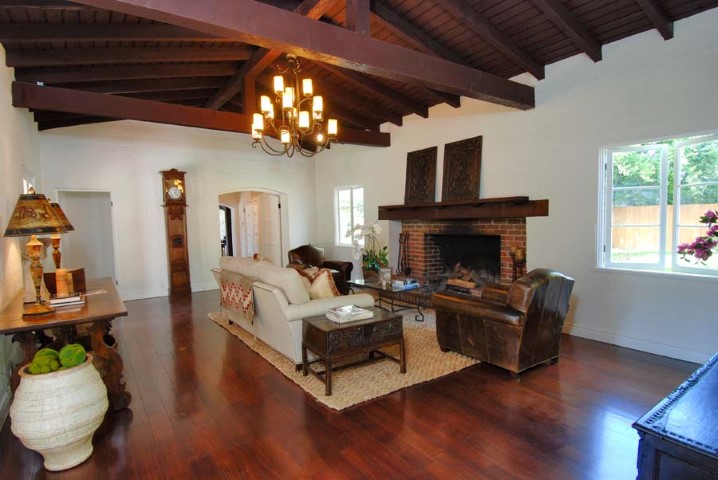 Chiquita Street living room